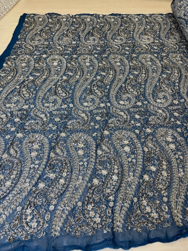 Picture of "Embroidered veil with beads"