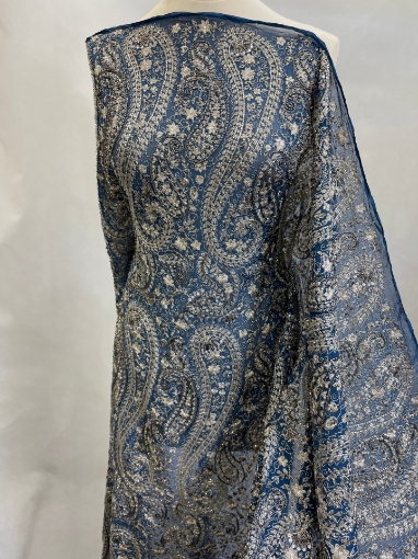 Picture of "Embroidered veil with beads"