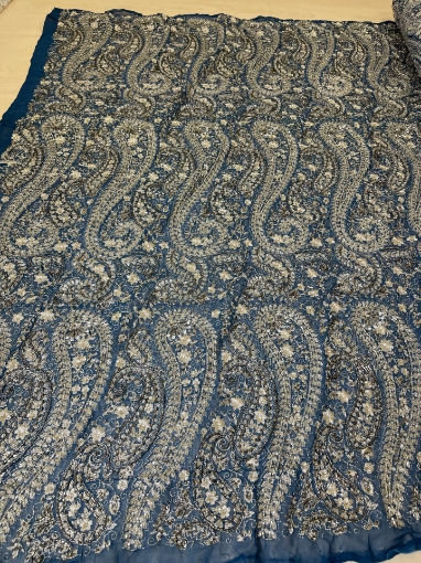 Picture of "Embroidered veil with beads"