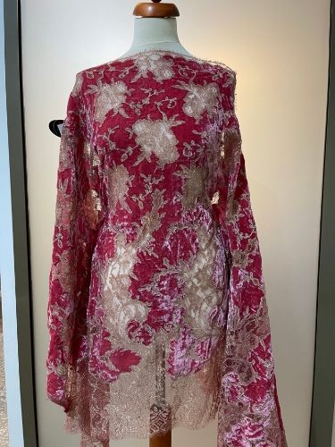 Picture of Lace with velvet