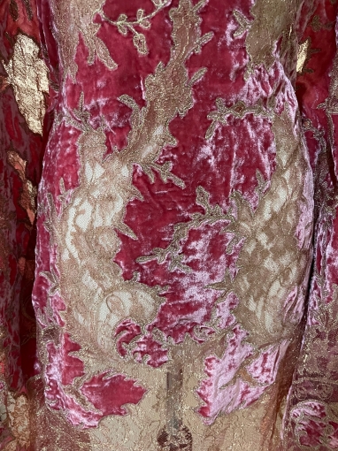 Picture of Lace with velvet