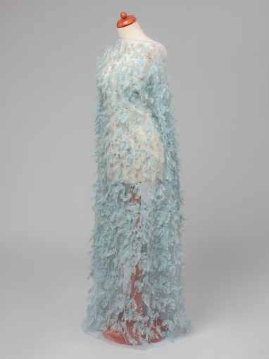 Picture of Spectacular embroidery with feathers and pearls.
