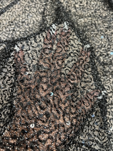 Picture of Mesh-type embroidery with beads and sequins Azalea
