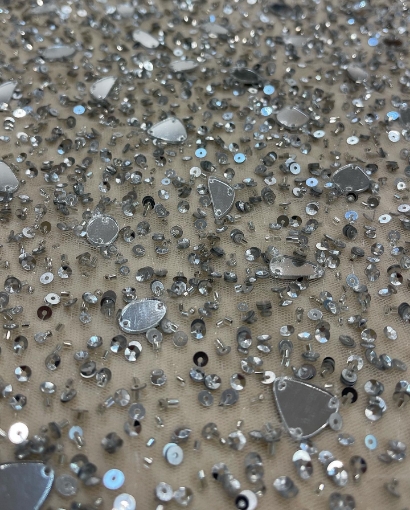 Picture of Mirror embroidery with sewn sequins